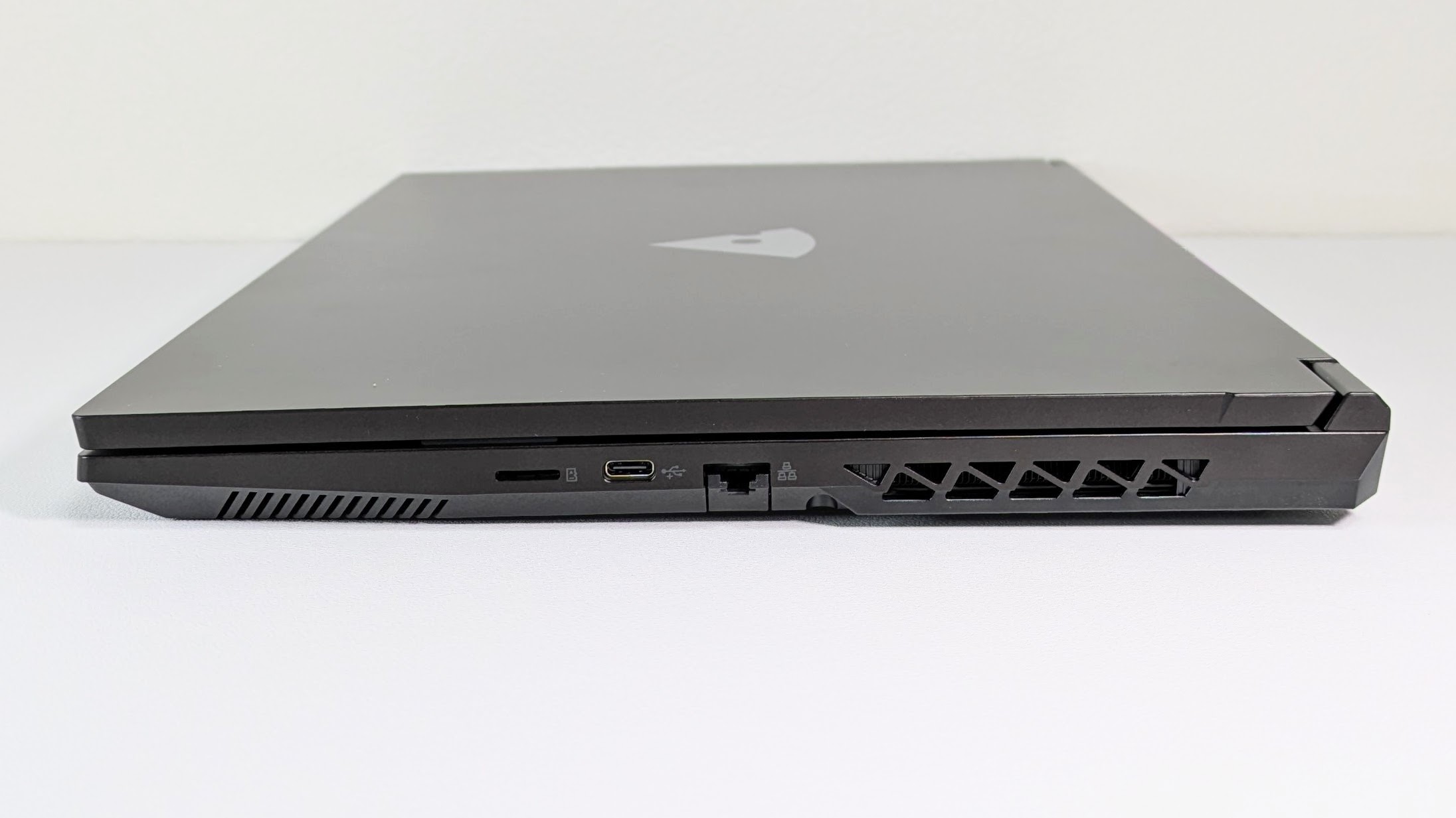 mouse K5-I7G50BK-B　右側面