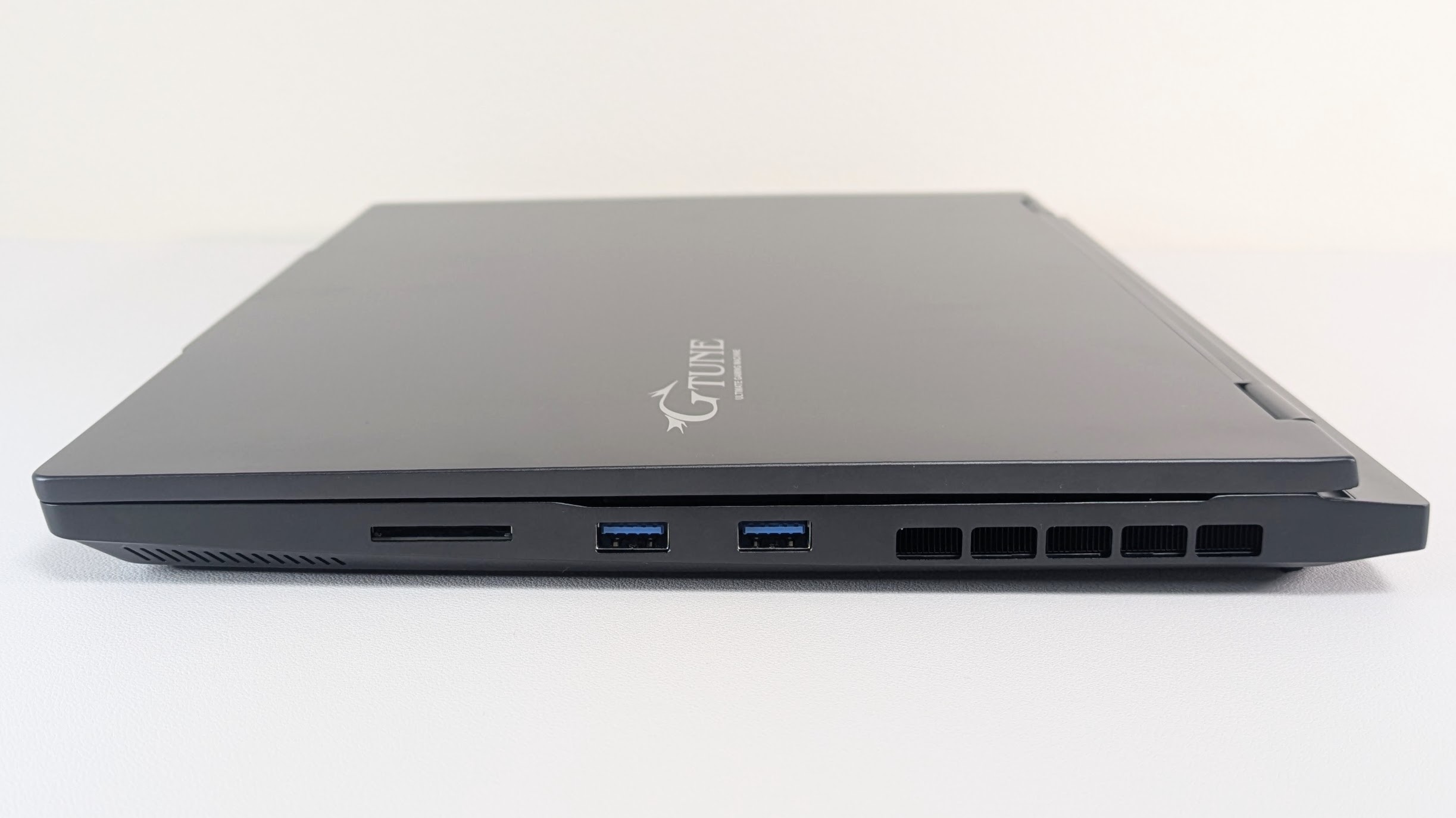 G TUNE E5-I7G50BK-B　右側面