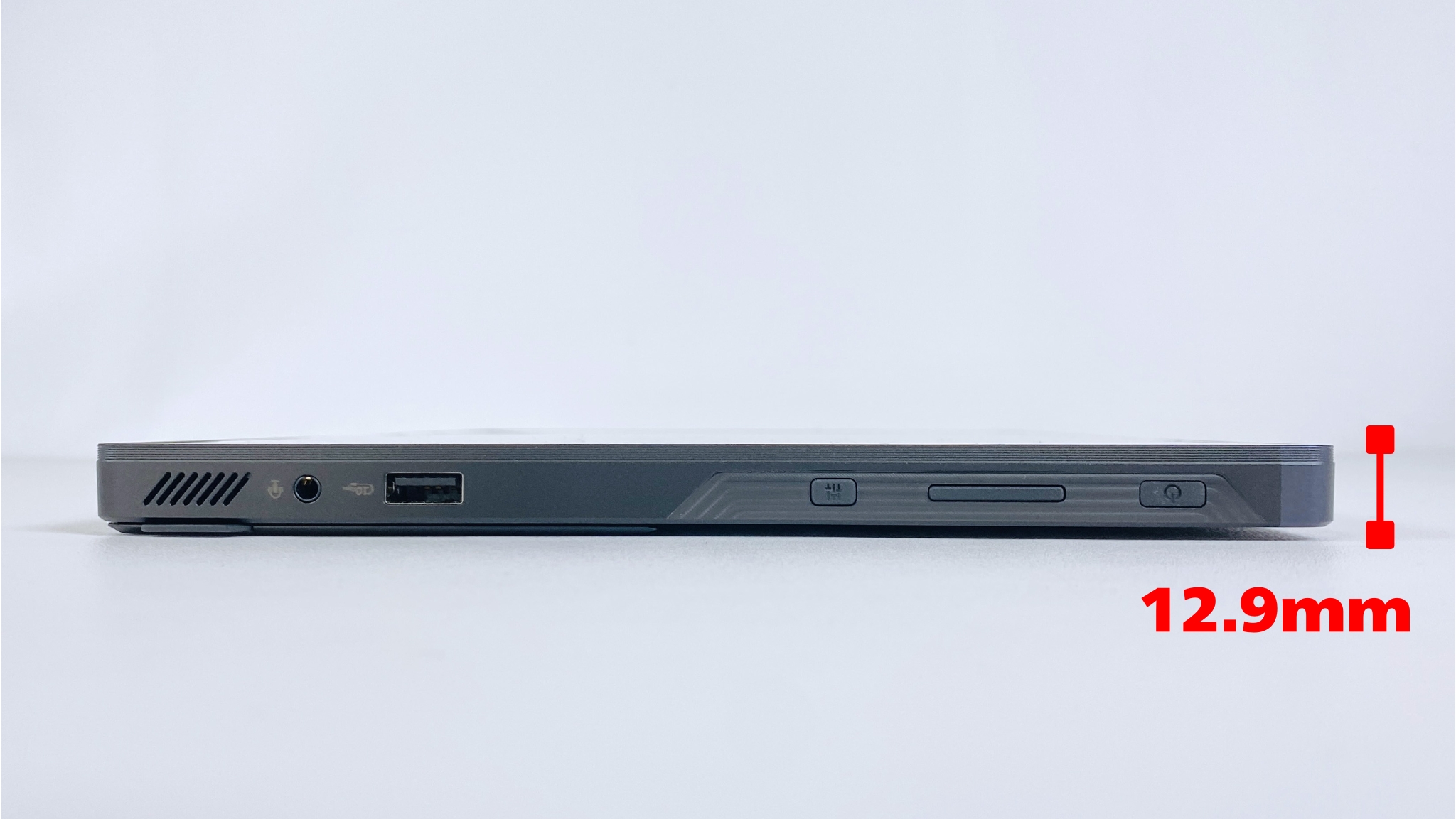 ROG Flow Z13 GZ302EA-AI912C レビュー 大きさ-縦