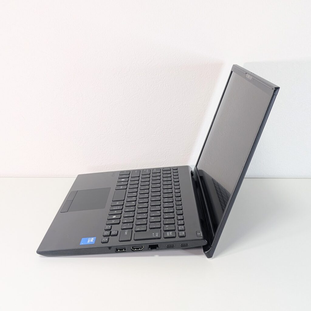 VAIO S13　右側面からの写真