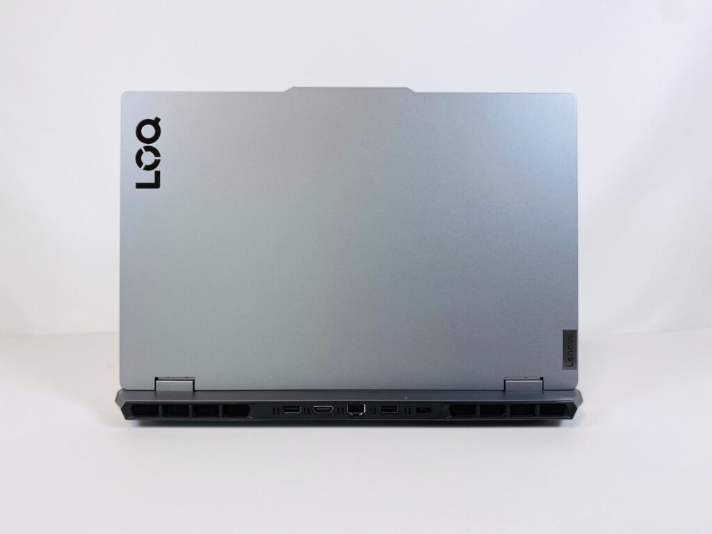 Lenovo LOQ 15IRX9　レビュー　外観背面