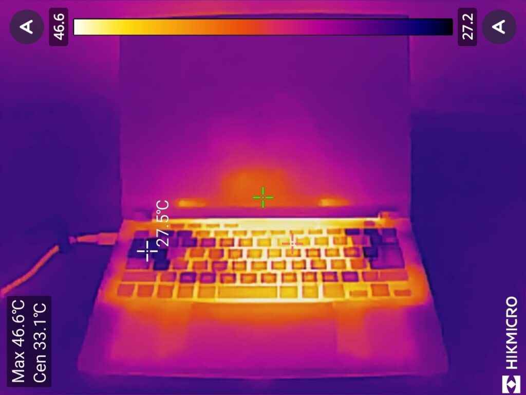 ASUS TUF Gaming A14 FA401KM　サーモグラフィー画像　表面（ベンチマーク中）