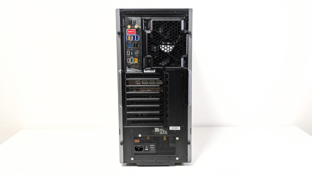 GALLERIA ZA7R-R58 9800X3D　レビュー　製品外観（背面）