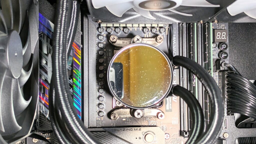 GALLERIA ZA7R-R58 9800X3Dレビュー 内装 VRM コンデンサ