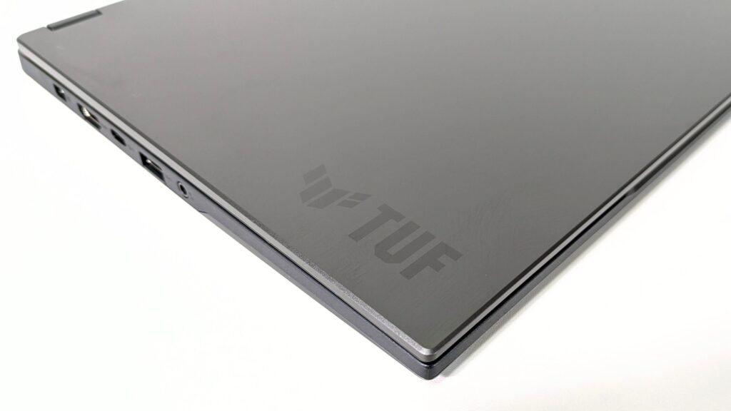 ASUS TUF Gaming A14 FA401KM　製品外観　表面