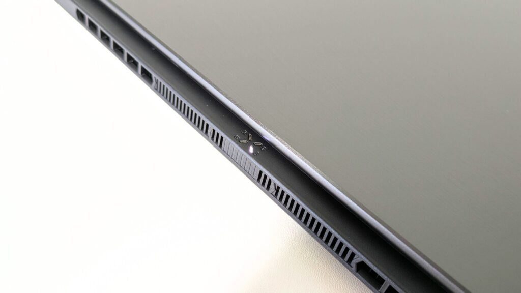 ASUS TUF Gaming A14 FA401KM　製品外観　インジケーター