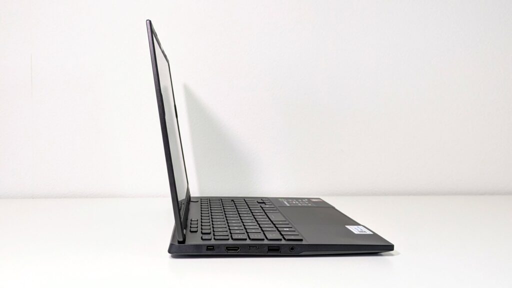 ASUS TUF Gaming A14 FA401KM　製品外観　側面