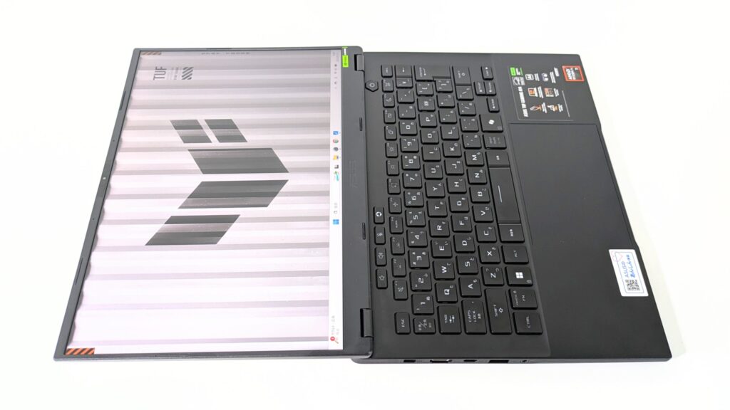 ASUS TUF Gaming A14 FA401KM　製品外観　画面を180度開閉