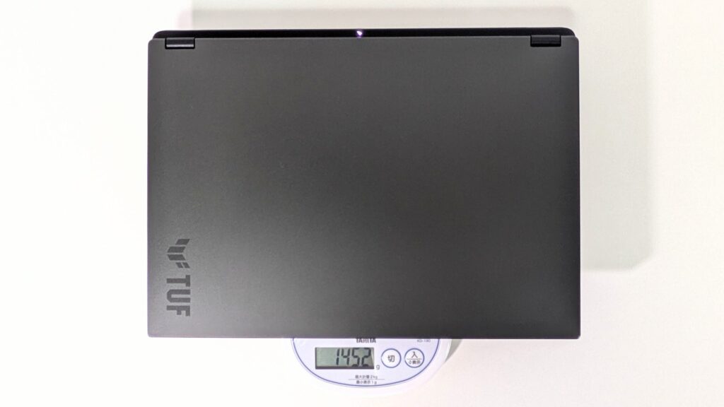 ASUS TUF Gaming A14 FA401KM　重さ測定画像（1.452kg）