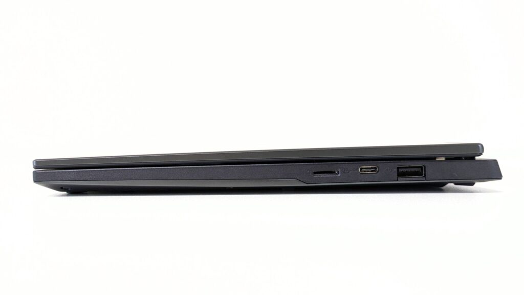 ASUS TUF Gaming A14 FA401KM　インターフェース　右側面