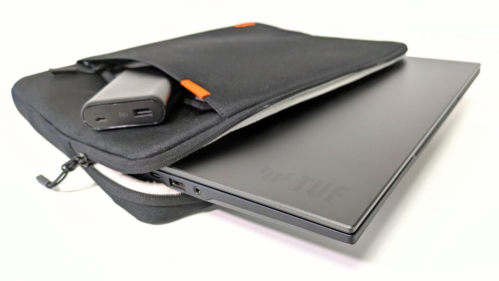 ASUS TUF Gaming A14 FA401KM　バッグに収納している様子