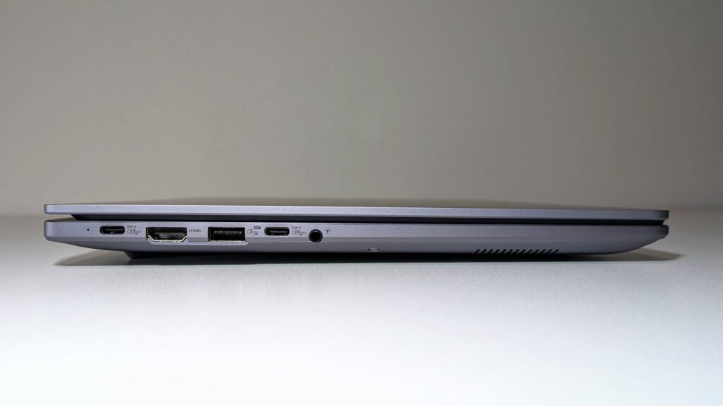 ASUS ExpertBook P3（PM3406CKA）　　左側面