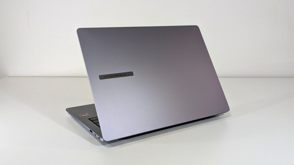 ASUS ExpertBook P3（PM3406CKA）　製品外観