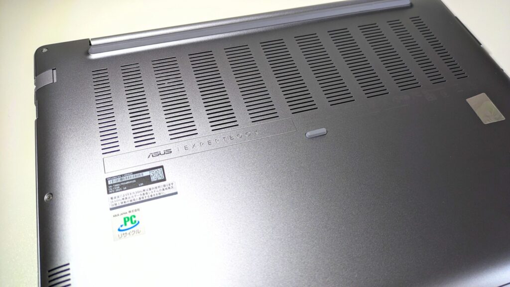 ASUS ExpertBook P3（PM3406CKA）　製品外観