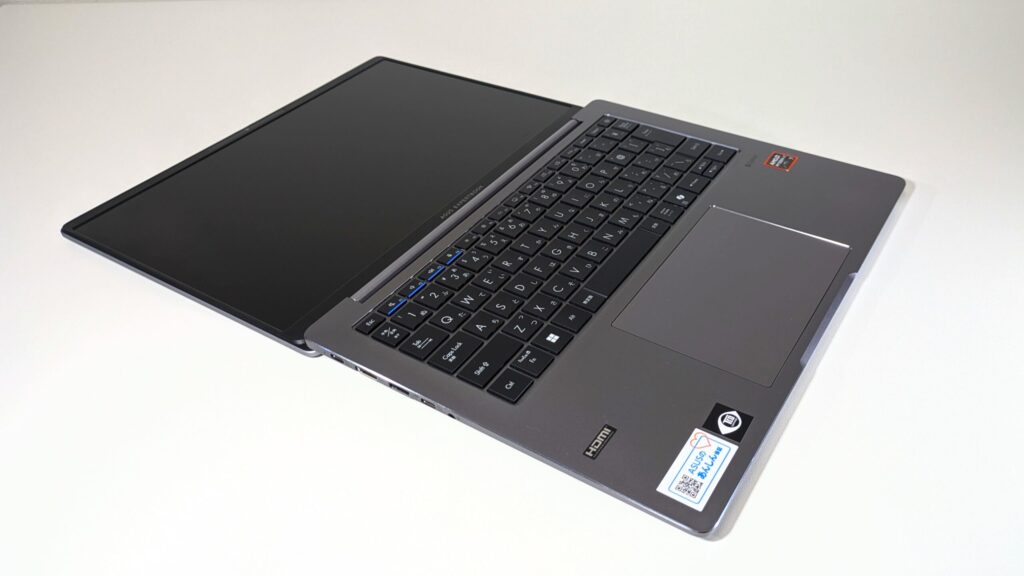 ASUS ExpertBook P3（PM3406CKA）　製品外観